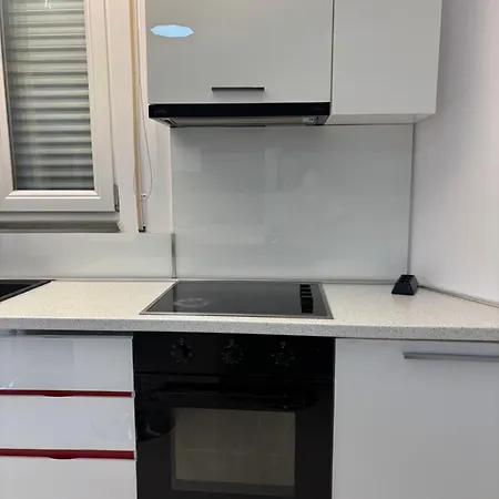 Hill Tirana Selita e Vogel