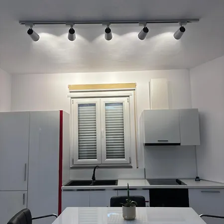 Hill Tirana * Selita e Vogel